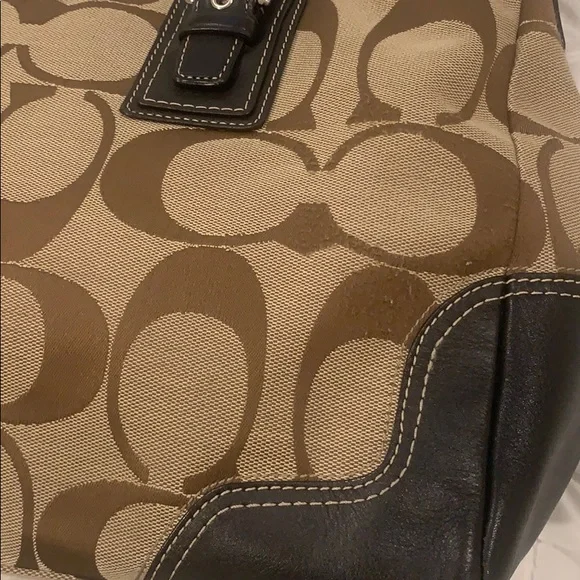 Authentic coach crossbody / shoulder bag